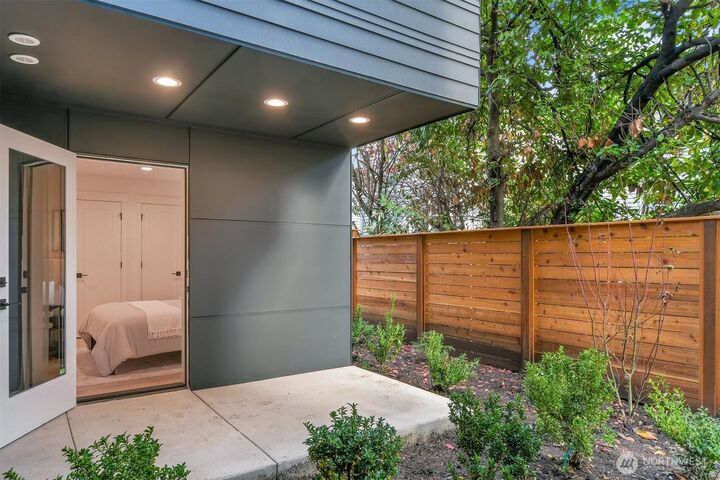 Property Photo: 6514 23rd Avenue NE WA 98115