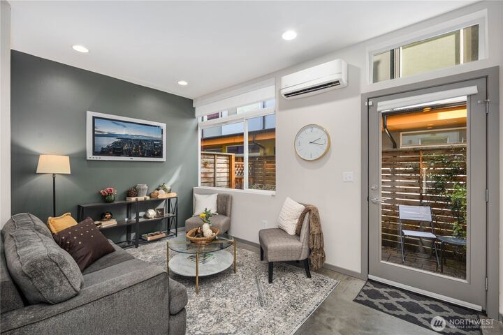 Property Photo:  5936 S 36th Avenue F  WA 98118 