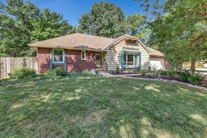 Property Photo:  437 N Mission Rd  KS 67206 