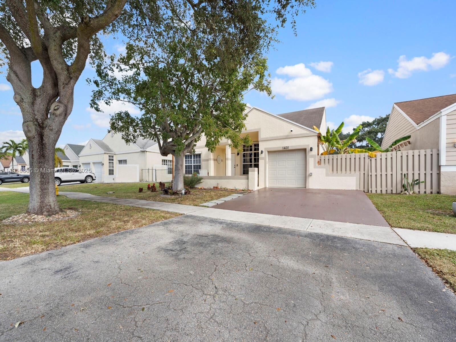 Property Photo:  1431 SW 85th Ave  FL 33025 