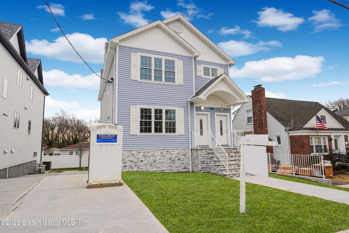 Property Photo:  556 Drumgoole Road E  NY 10312 