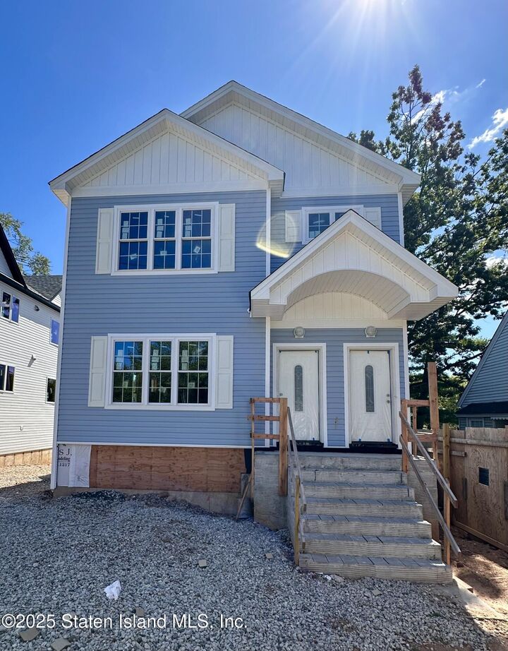 Property Photo:  556 Drumgoole Road E  NY 10312 