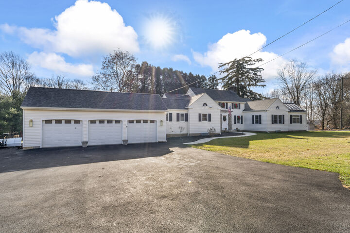 Property Photo:  37 Driftway Road  CT 06811 