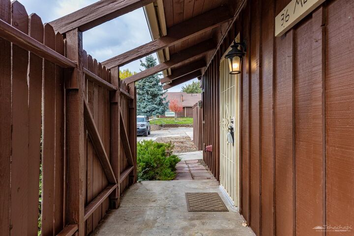 Property Photo:  36 Meadow Lakes Drive  CA 93561 