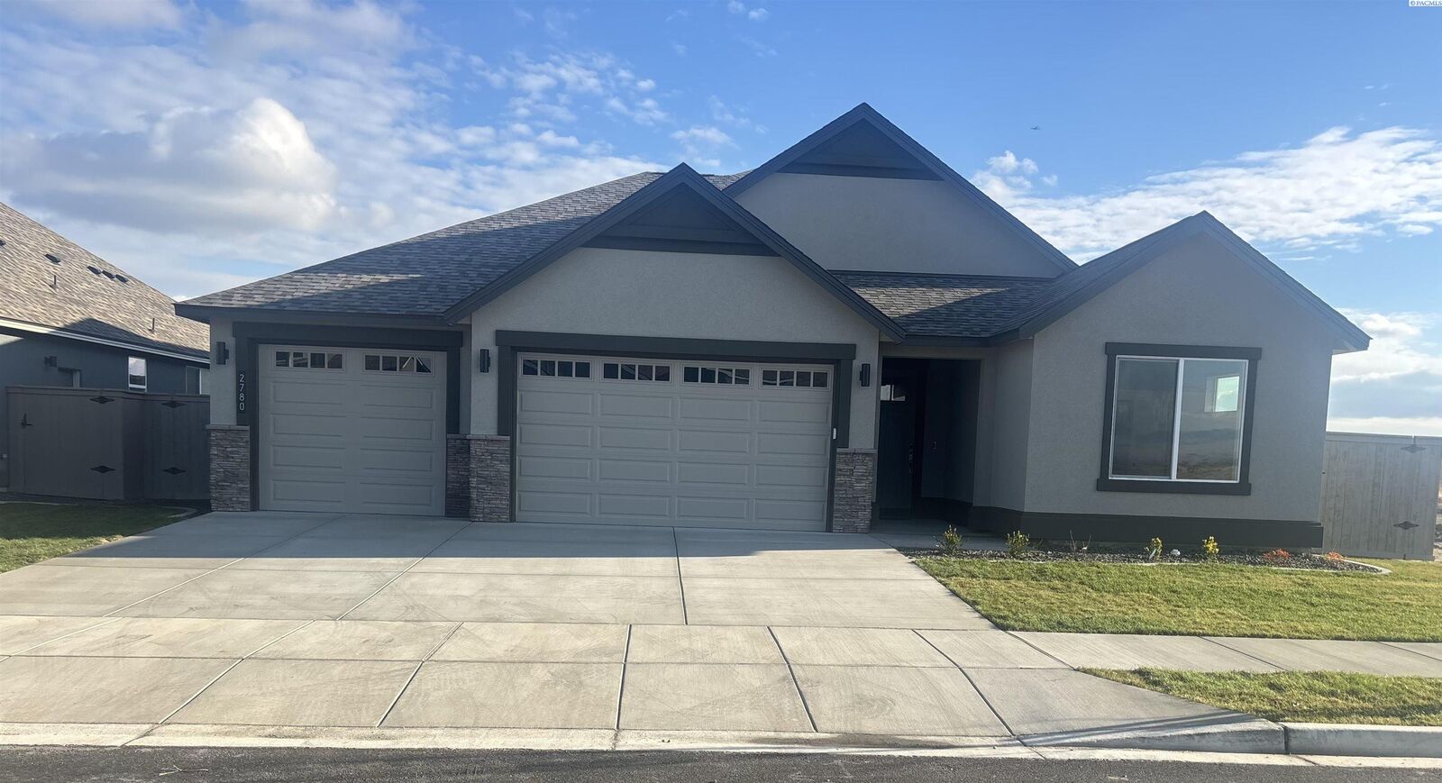 Property Photo:  2780 Aviro Ave  WA 99354 