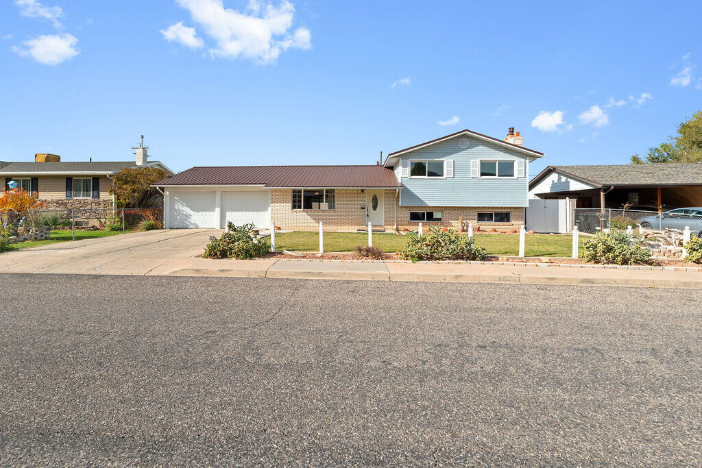 Property Photo: 642 S Sunset Dr UT 84720