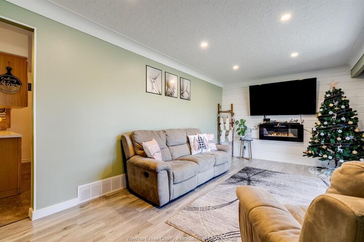 Property Photo:  1826 Mayfair Street  ON N9Y 2M6 