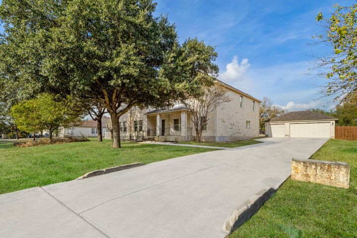 Property Photo: 600 Bella Vista Circle Circle TX 78640