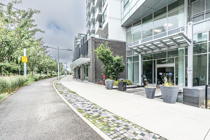 Property Photo: 5508 Hollybridge Way 516 BC V7C 0C7