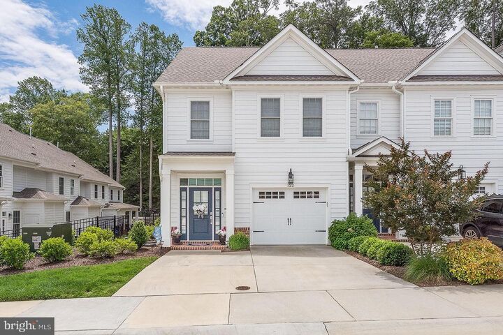 Property Photo:  122 Meeting Place  VA 23185 