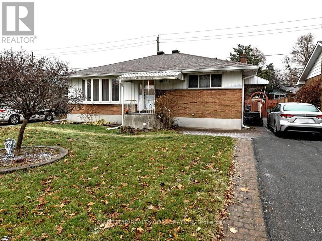 Property Photo:  1313 Rideout Crescent  ON K2C 2X9 