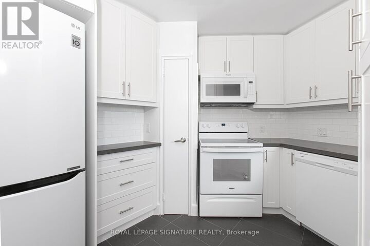 Property Photo:  9 Deer Park Crescent 903  ON M4V 2C4 