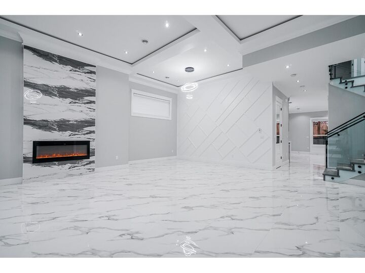 Photo de la propriété: 14220 114 Avenue BC V3R 5H3