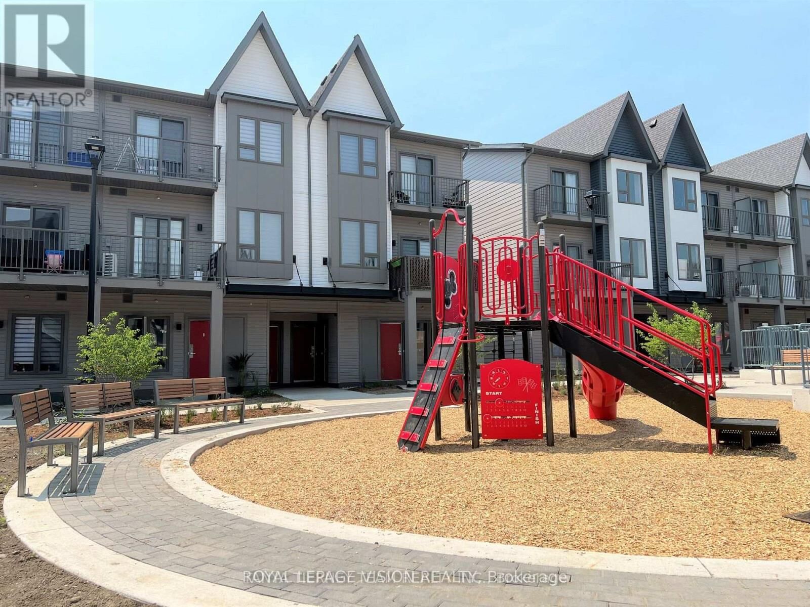 Property Photo:  2635 William Jackson Drive 310  ON L1X 0L2 