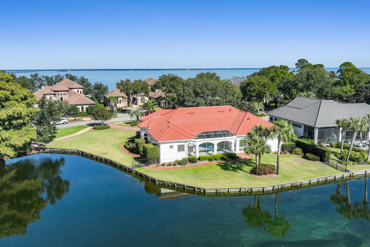 Property Photo: 459 Captains Circle FL 32541