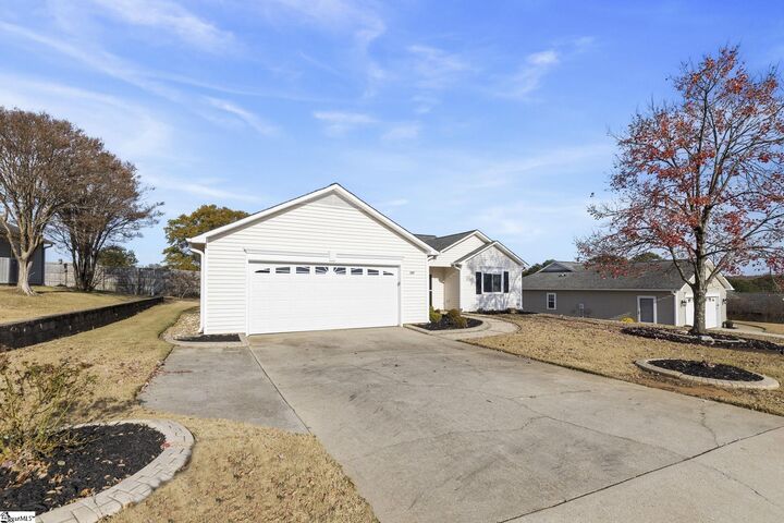 Property Photo: 207 Milstead Way SC 29615