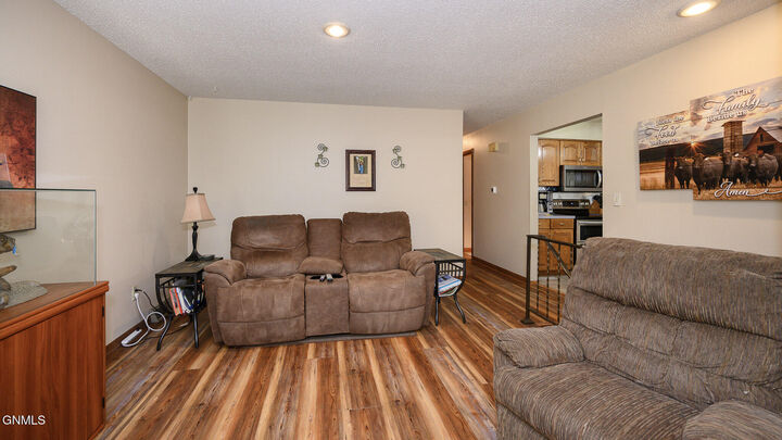 Property Photo: 809 Johns Drive ND 58554