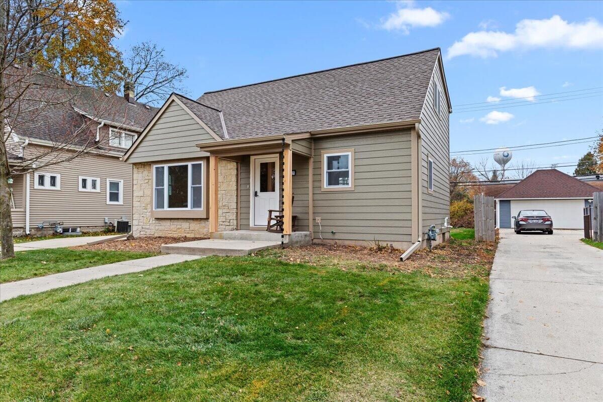 Property Photo: 1021 13th Ave WI 53024