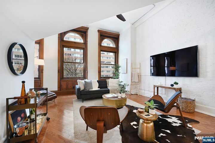 Property Photo:  83 Montgomery Street 201  NJ 07302 