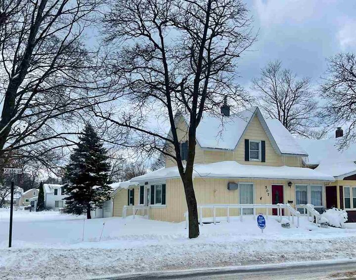 507 State  Charlevoix MI 49720 photo