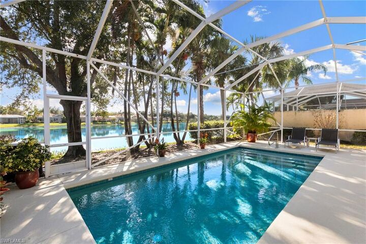 Property Photo:  3812 Valentia Way  FL 34119 