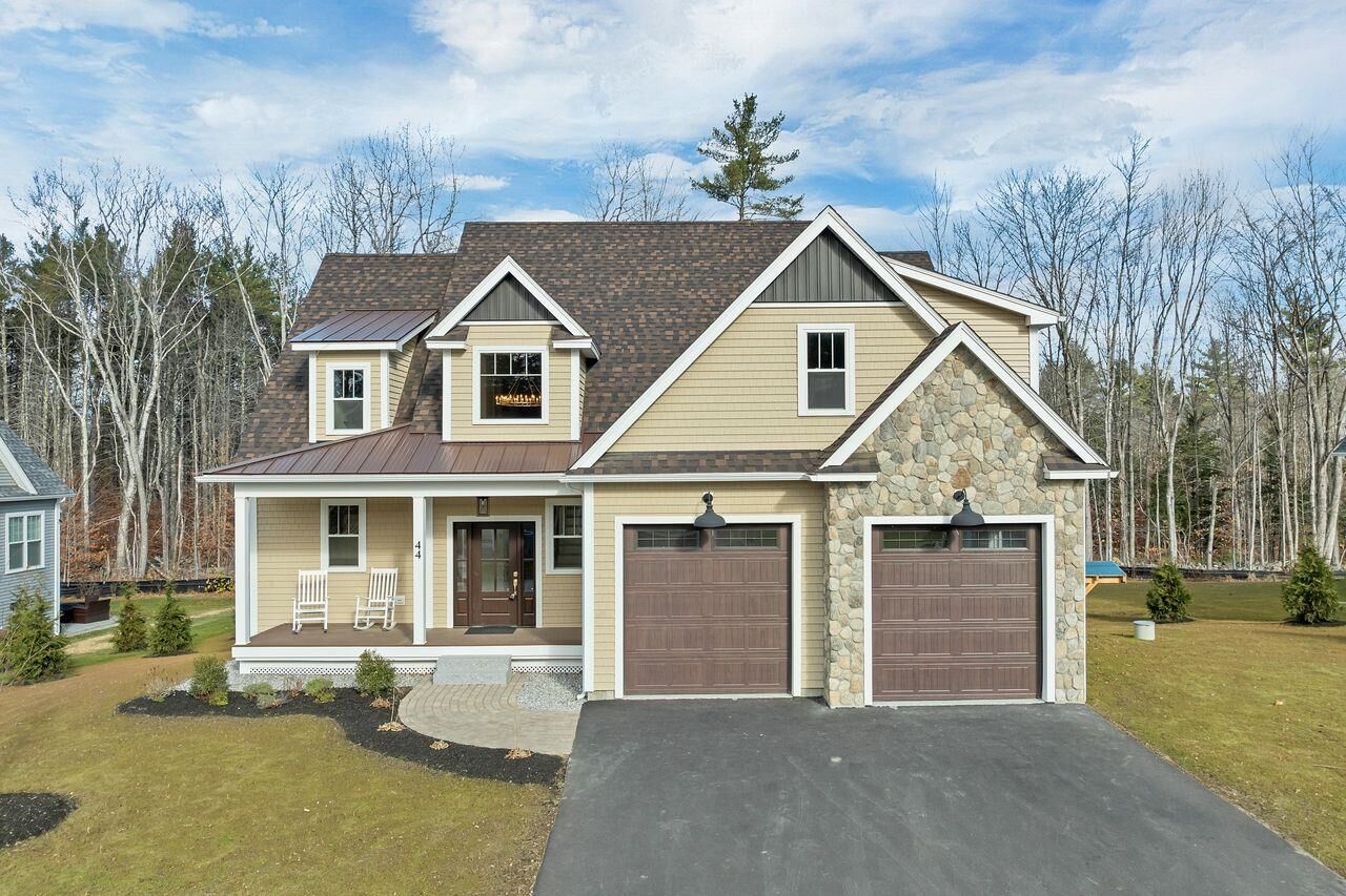 Property Photo: 44 Lady Walsingham Way NH 03246