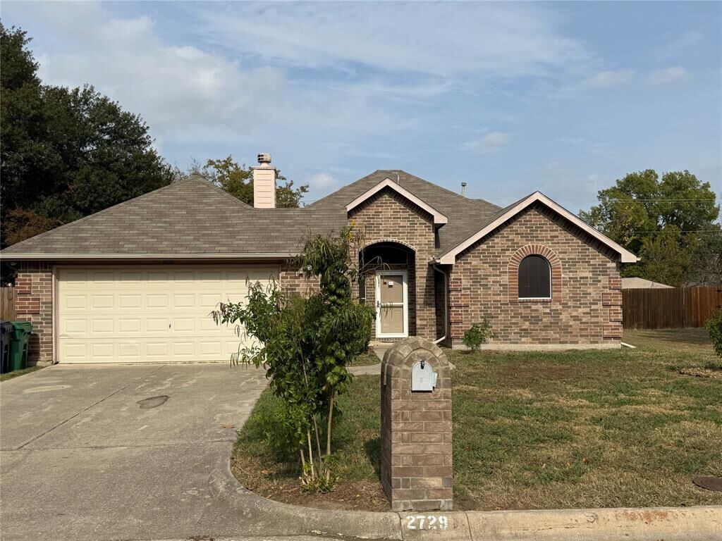 Property Photo:  2729 Emerson Lane  TX 76209 