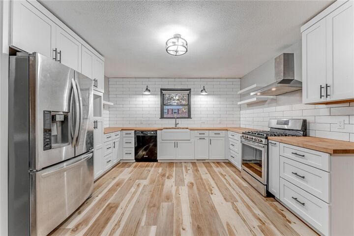 Property Photo: 204 W Edmondson Avenue AR 72764