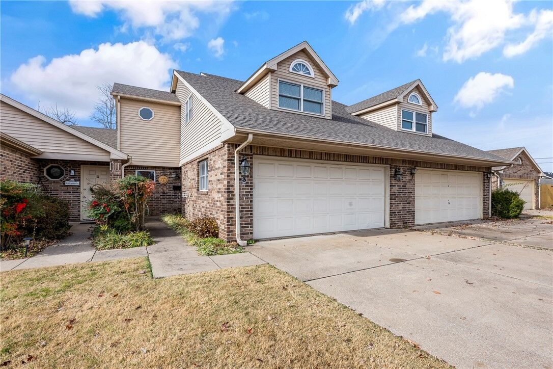 Property Photo: 1020 W Cypress Street 3 AR 72756