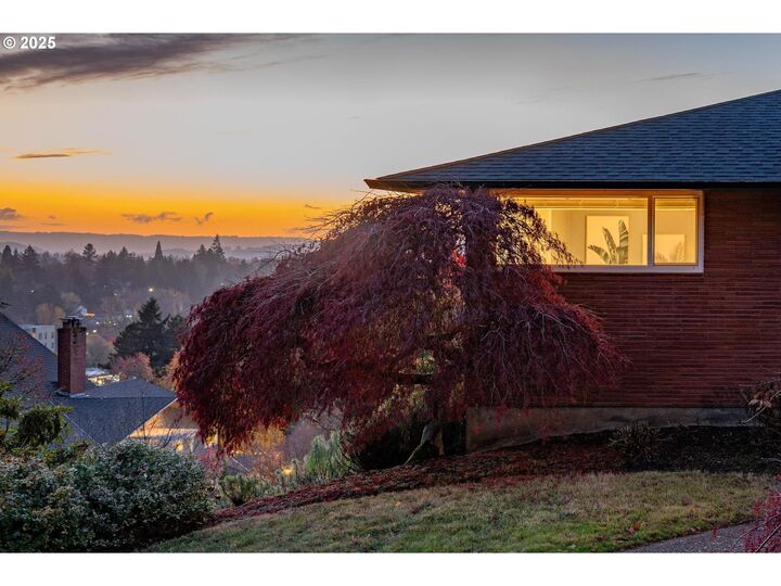 Property Photo:  6255 SW Tower Way  OR 97221 