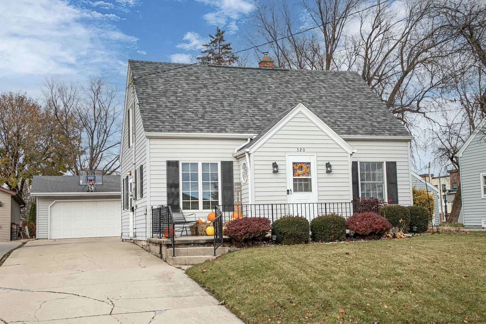 Property Photo:  320 W Lincoln Avenue  WI 54140 