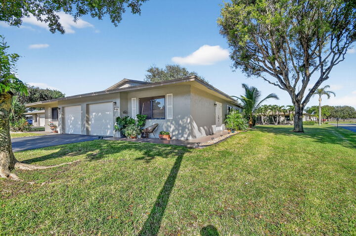 Property Photo: 1533 Palmland Drive FL 33436