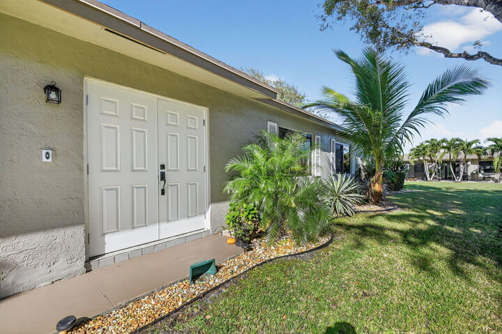 Property Photo:  1533 Palmland Drive  FL 33436 