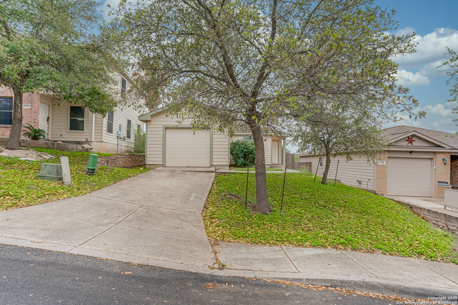 Property Photo:  5719 Hickory Cyn  TX 78252 