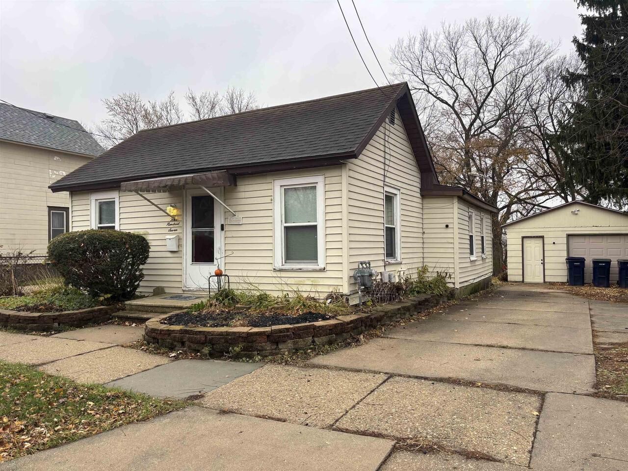 Property Photo:  407 Rockport Road  WI 53548 