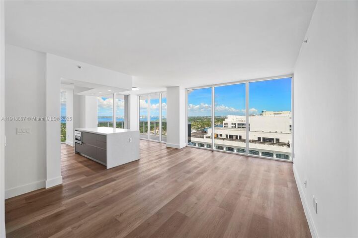 Property Photo:  4779 Collins Ave 2407  FL 33140 