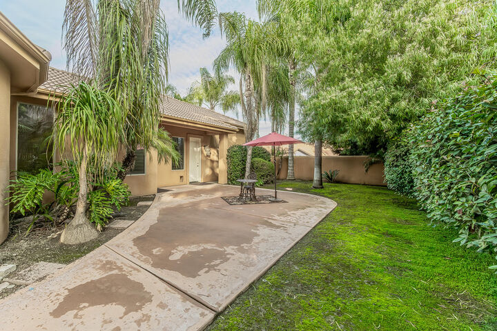 Property Photo: 2135 SE Cottonwood Circle CA 93277