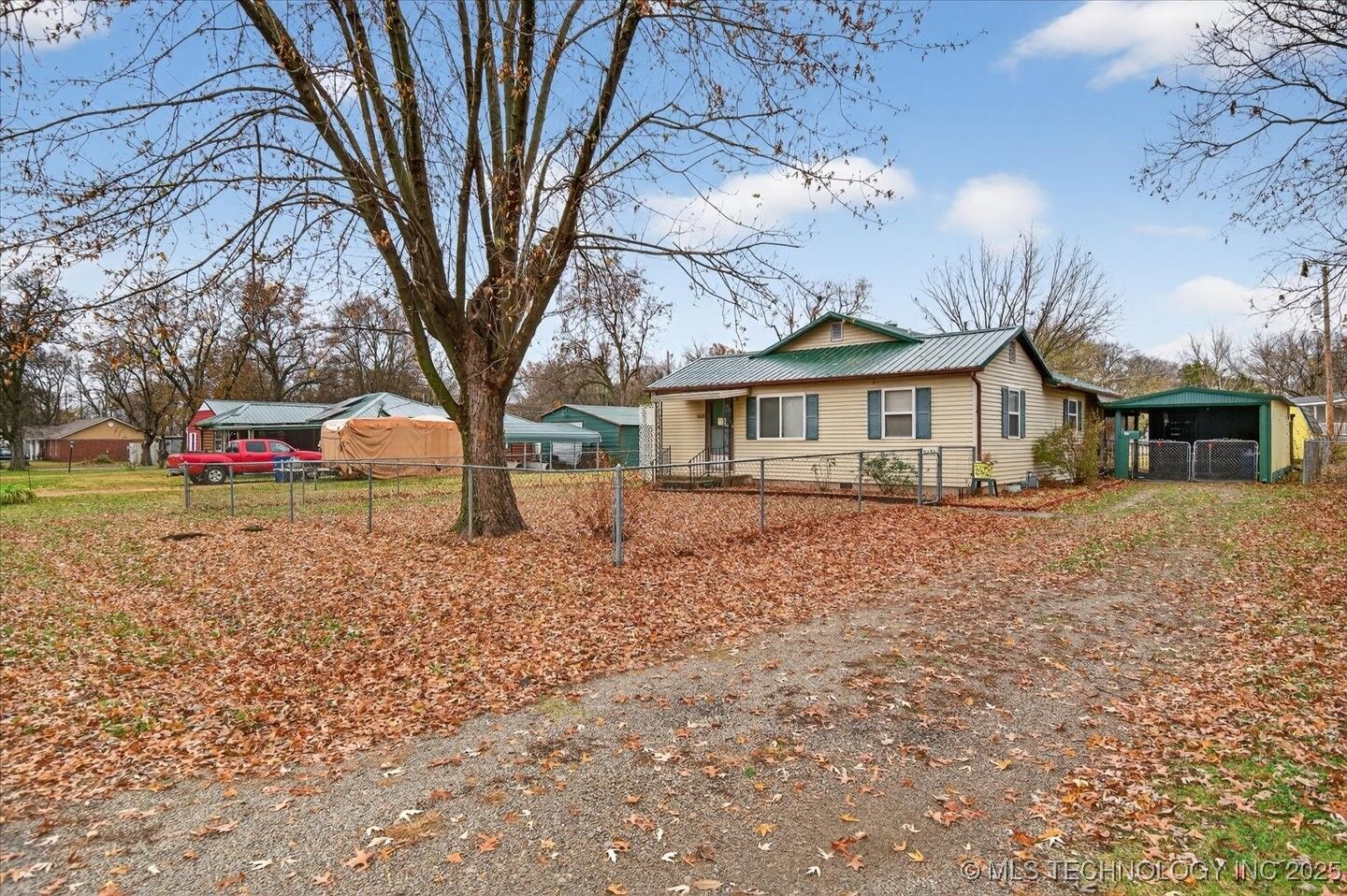 Property Photo:  715 S Hickory Street  OK 74048 