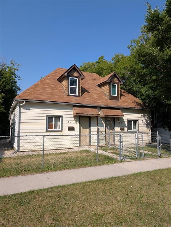 Property Photo: 829 Flora Avenue MB R2X 0A7