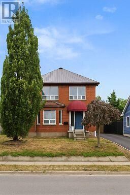 Property Photo: 220 Bloor Street West ON L1J 1P8