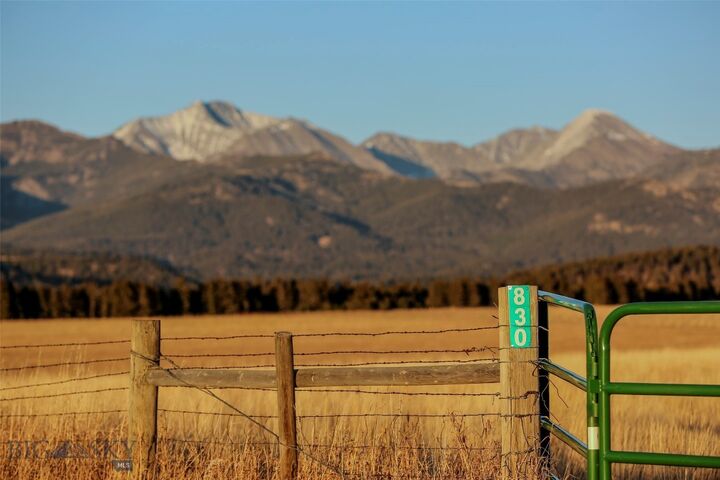 Property Photo:  830 Rock Creek Rd North Road  MT 59018 