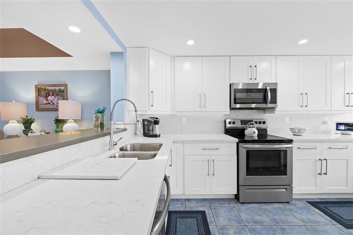 Property Photo:  630 NE 20th Ln  FL 33435 