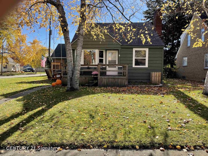 Property Photo: 1 Northlawn Court MI 48602