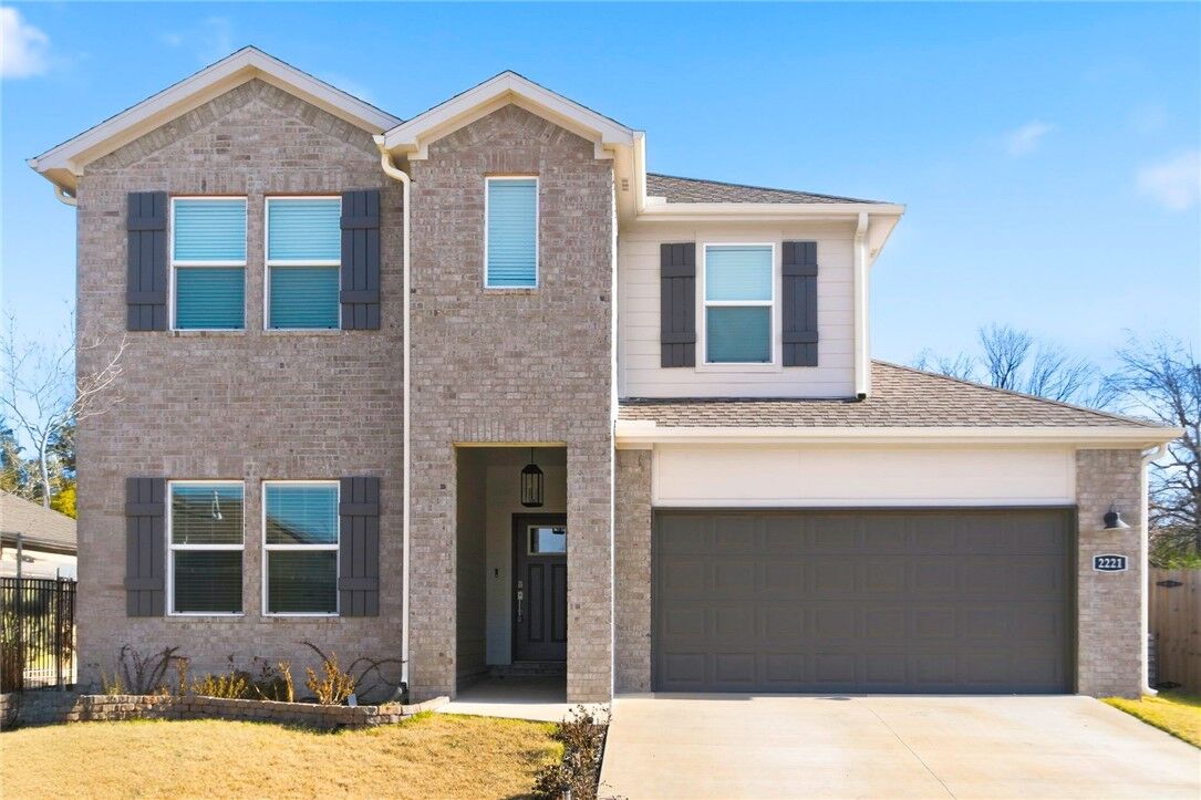 Property Photo: 2221 S 9th Street AR 72758