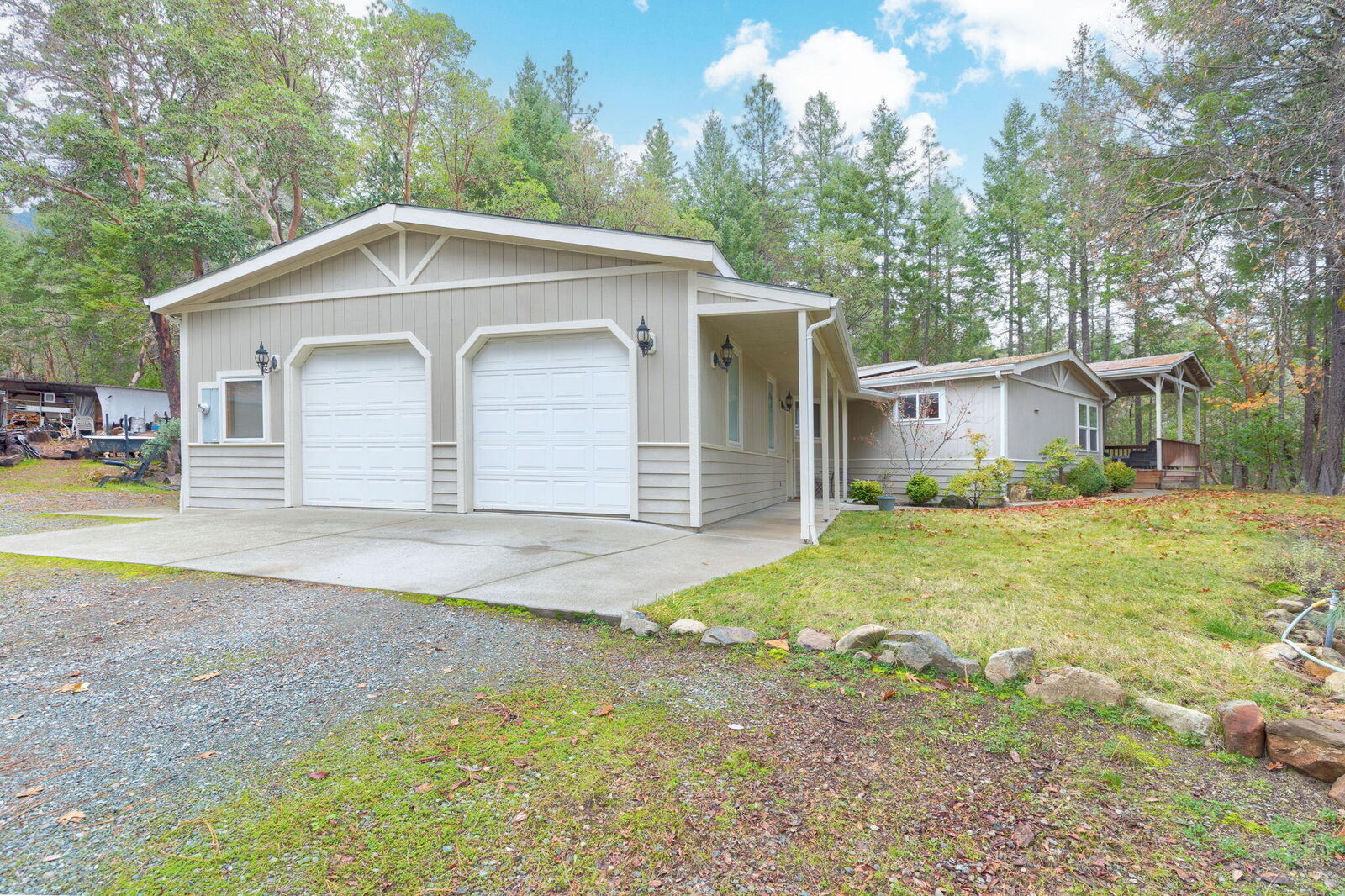 Property Photo: 252 Glenlyn Drive OR 97544