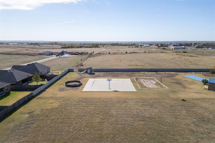 Property Photo:  1201 Walnut Brook Road  OK 73078 