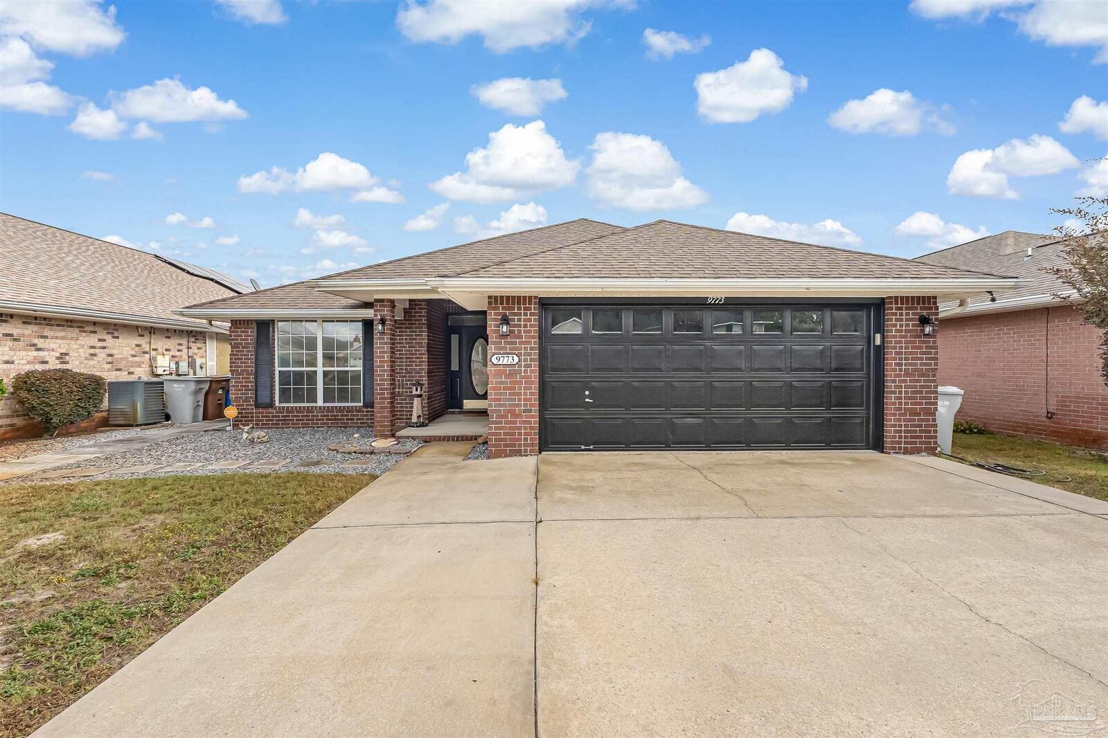 Property Photo: 9773 Leeward Way FL 32566