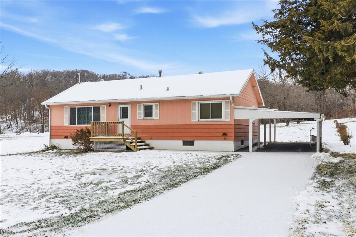 Property Photo: 54796 Eads Road IA 51561