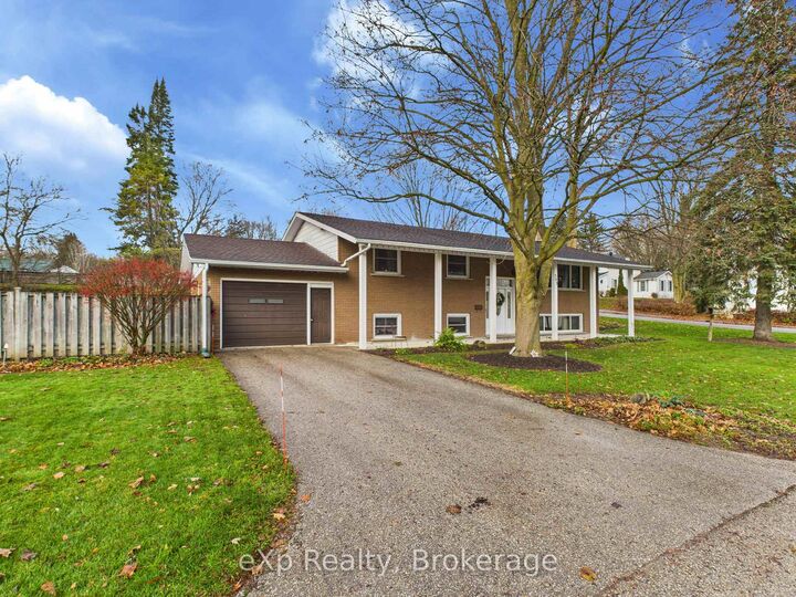 Property Photo:  303 Mary Street E  ON N0G 2V0 