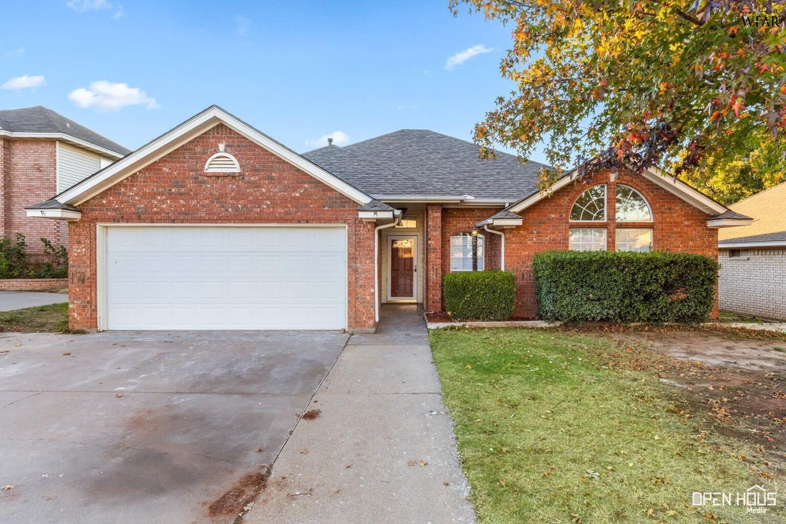 Property Photo: 5420 Castle Drive TX 76306